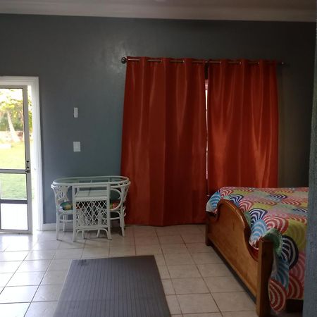 Surfers Manor Motel Gregory Town 외부 사진