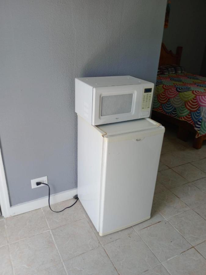 Surfers Manor Motel Gregory Town 외부 사진