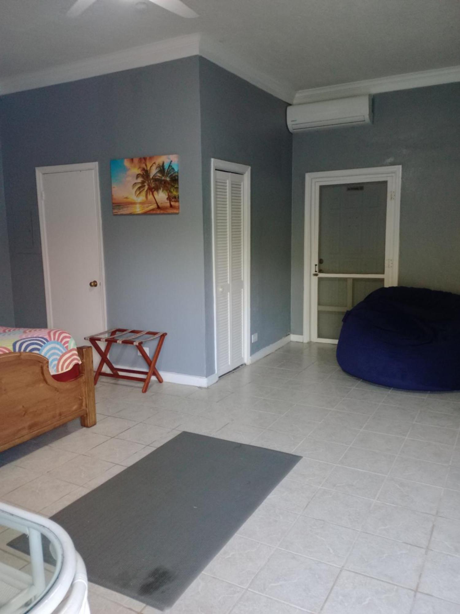 Surfers Manor Motel Gregory Town 외부 사진