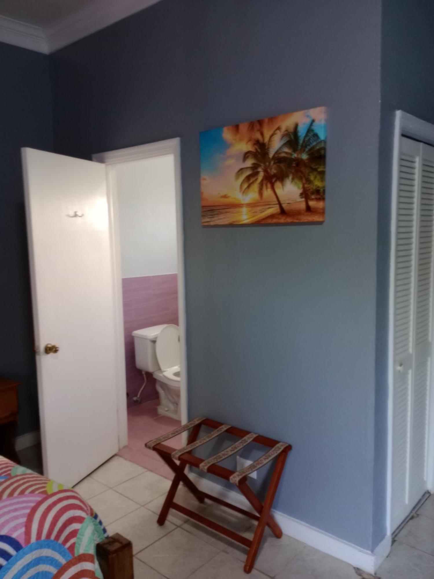 Surfers Manor Motel Gregory Town 외부 사진