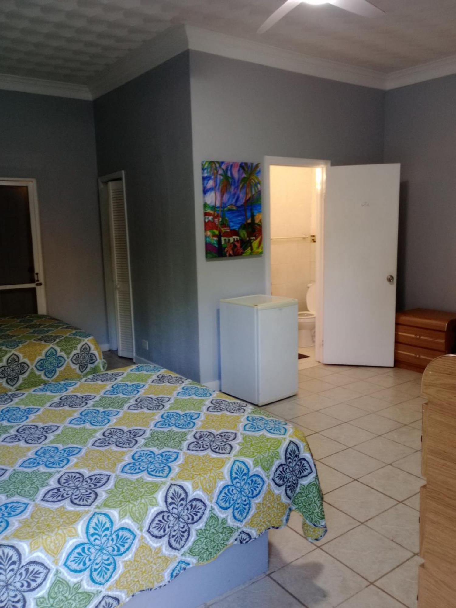 Surfers Manor Motel Gregory Town 외부 사진