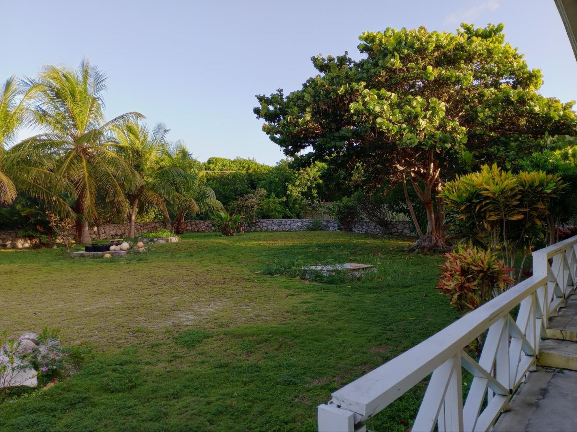 Surfers Manor Motel Gregory Town 외부 사진