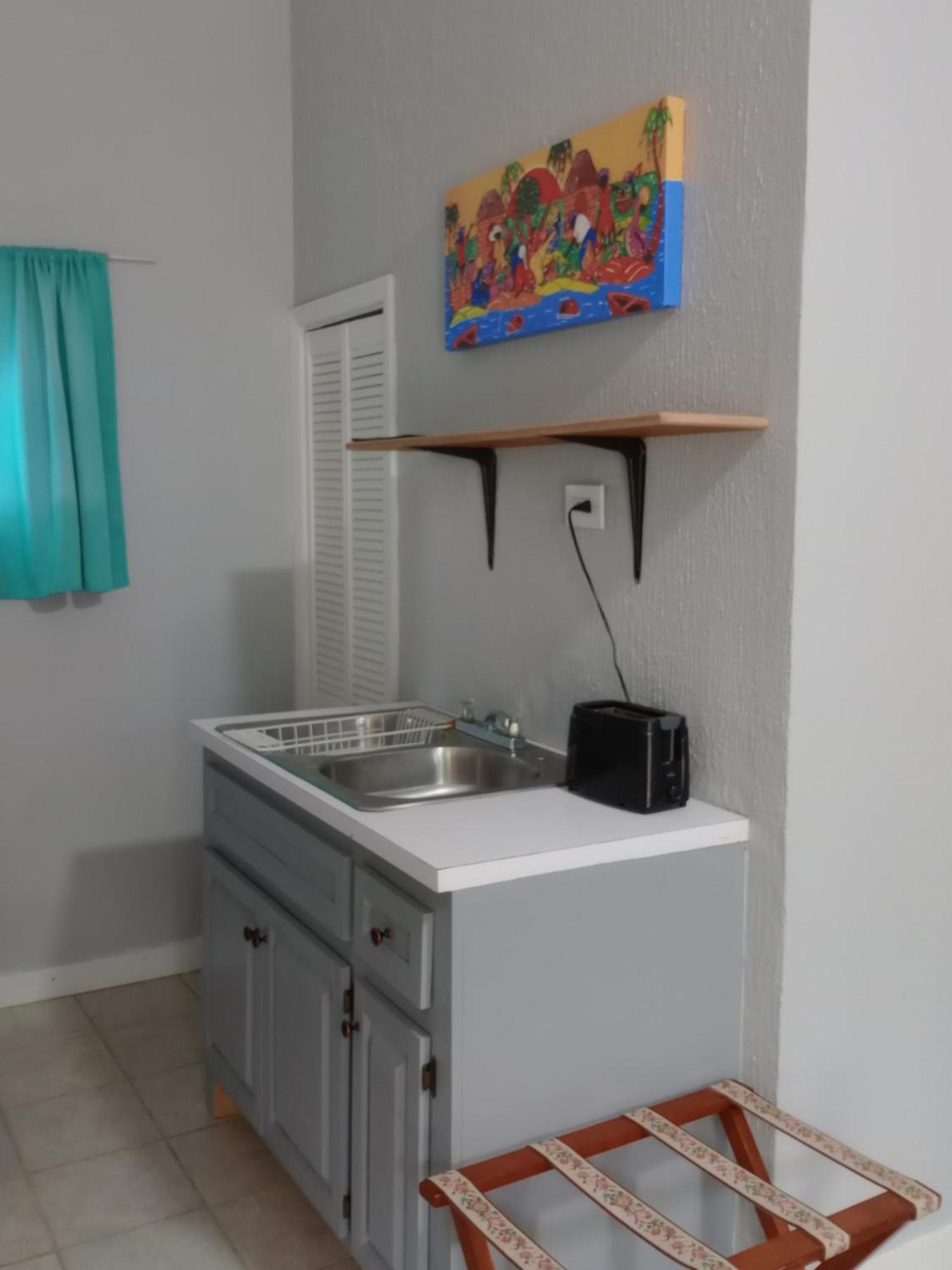Surfers Manor Motel Gregory Town 외부 사진