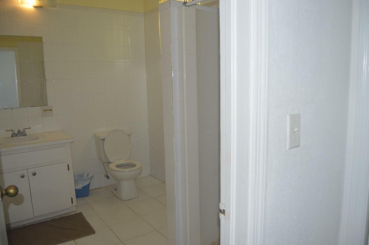 Surfers Manor Motel Gregory Town 외부 사진