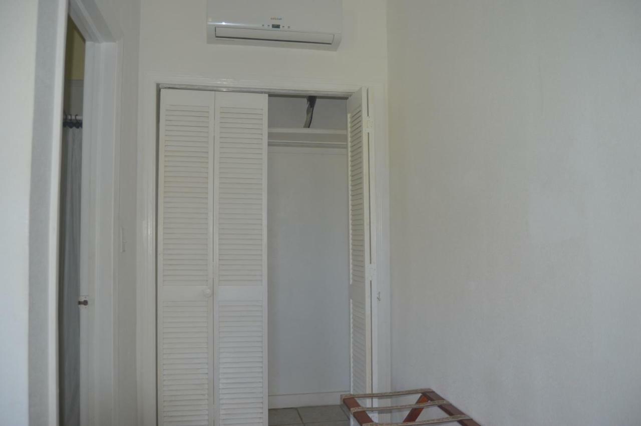 Surfers Manor Motel Gregory Town 외부 사진